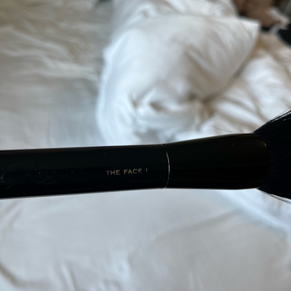 Marc Jacobs Face 1 foundation brush - Picture 3 of 4